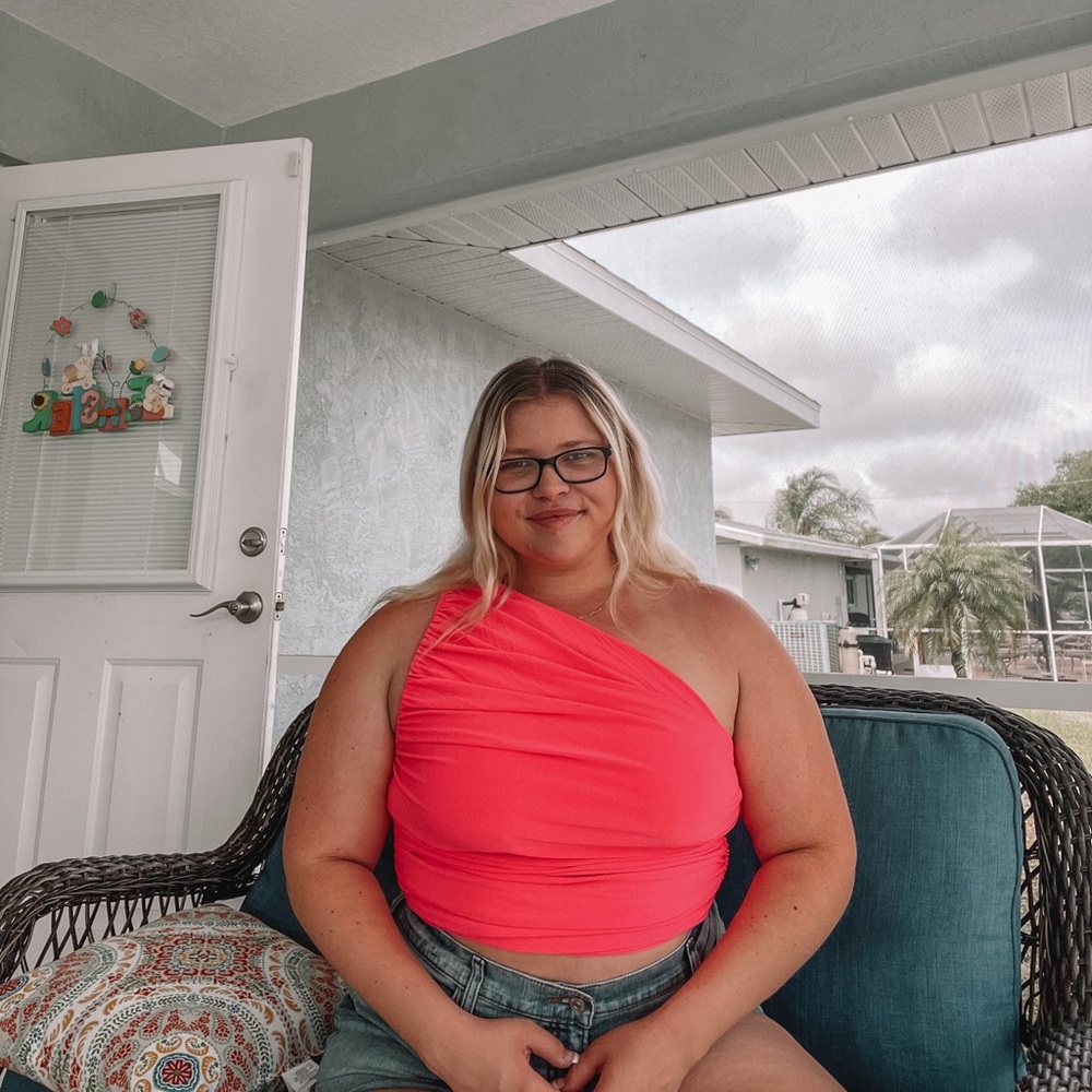 Meet your Posher, Alyssa